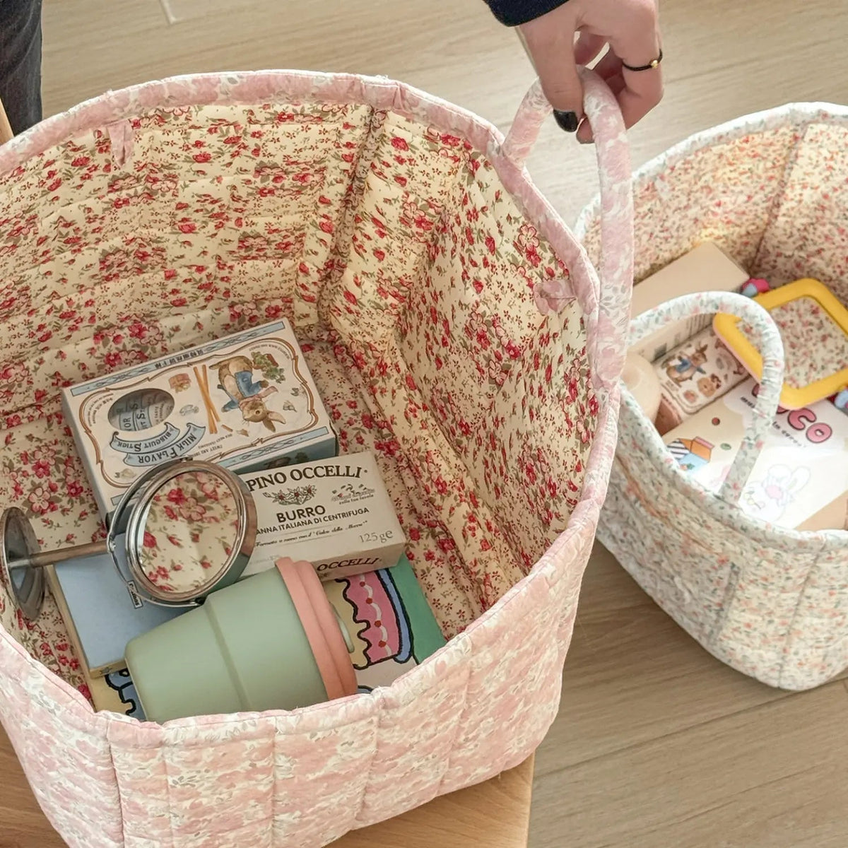 Stylish, Lightweight Storage Box with a Carry Handle and Foldable Design—Sweet, Fresh Aesthetic Suitable for Home, Picnics, Shopping, Snack Baskets, and an Essential Household Item.