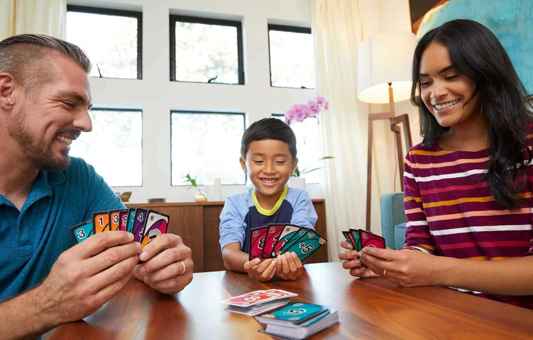 Mattel Games UNO FLIP! Card Game in Storage & Travel Tin, Color Blind Accessible Deck for Kids, Adults & Family Nights & Parties (Amazon Exclusive)